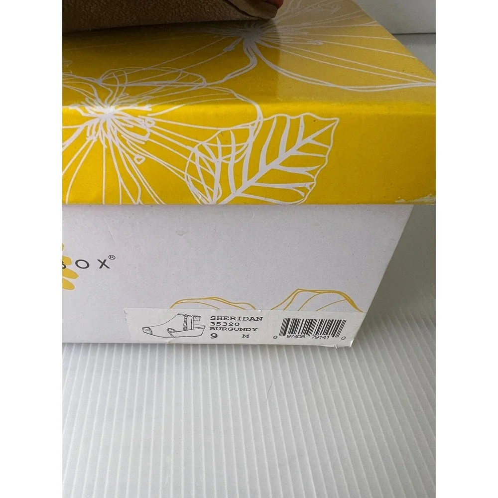 Yellow Box Sheridan Burgundy Embossed Floral Wedge Sandals Peep Toe Tassel 9 M